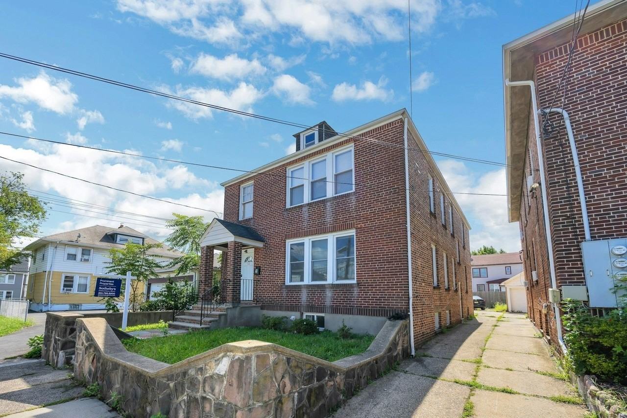 58 Floyd Ave #1 - Photo 4 of 41
