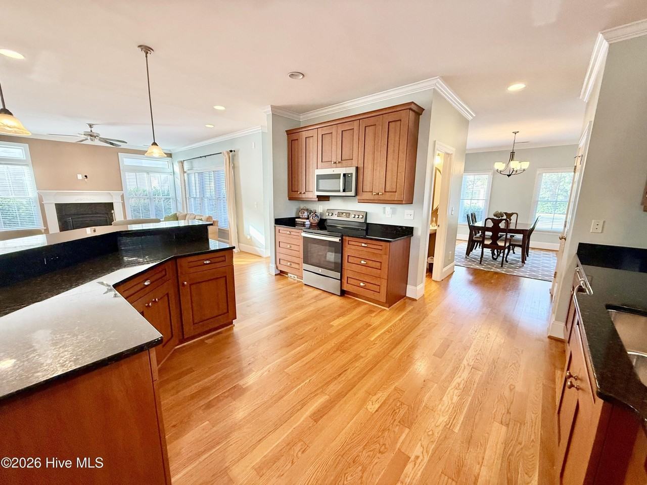 4228 Pine Hollow Dr - Photo 5 of 29