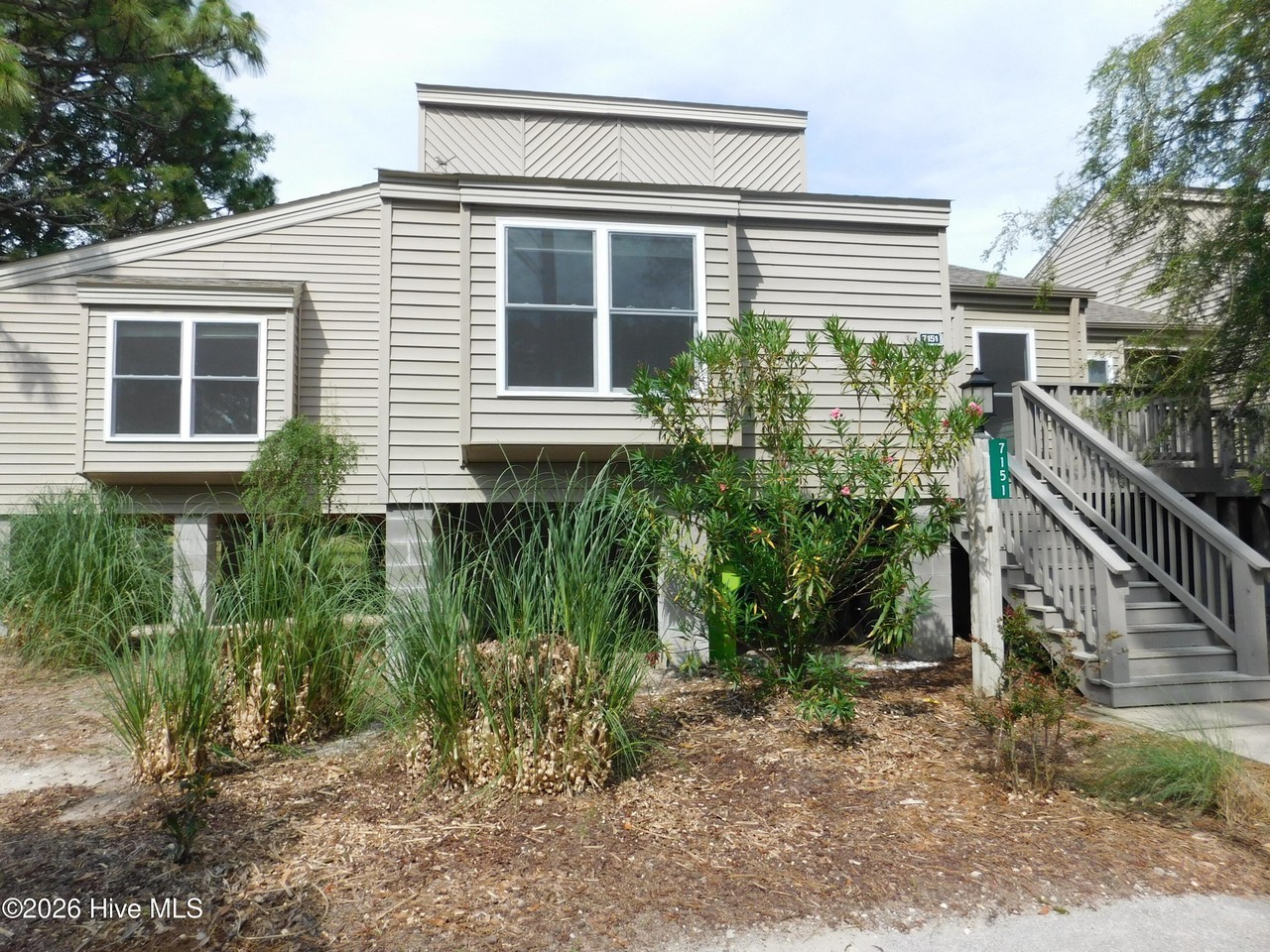 7151 Windward Dr - Photo 3 of 31