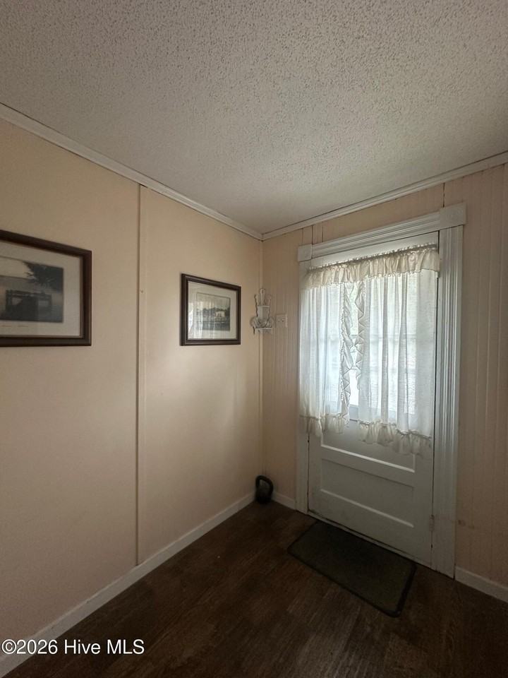135 Front St - Photo 2 of 12