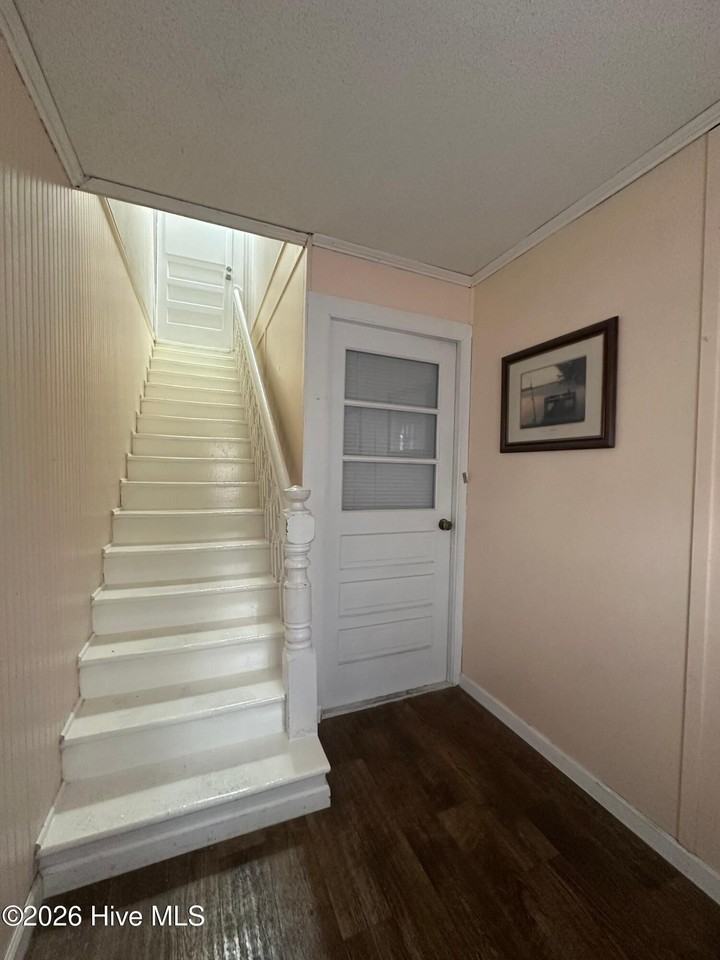 135 Front St - Photo 3 of 12