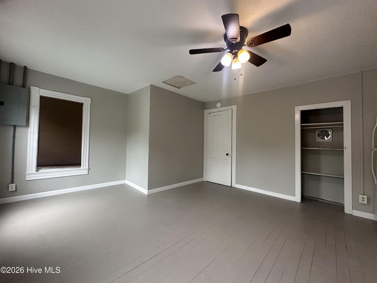 135 Front St - Photo 5 of 12