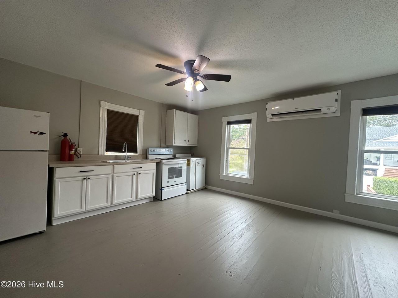 135 Front St - Photo 6 of 12