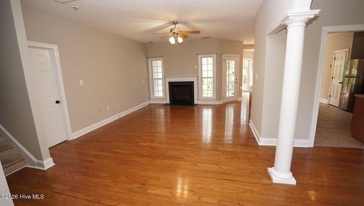 109 Long Leaf Dr - Photo 3 of 40