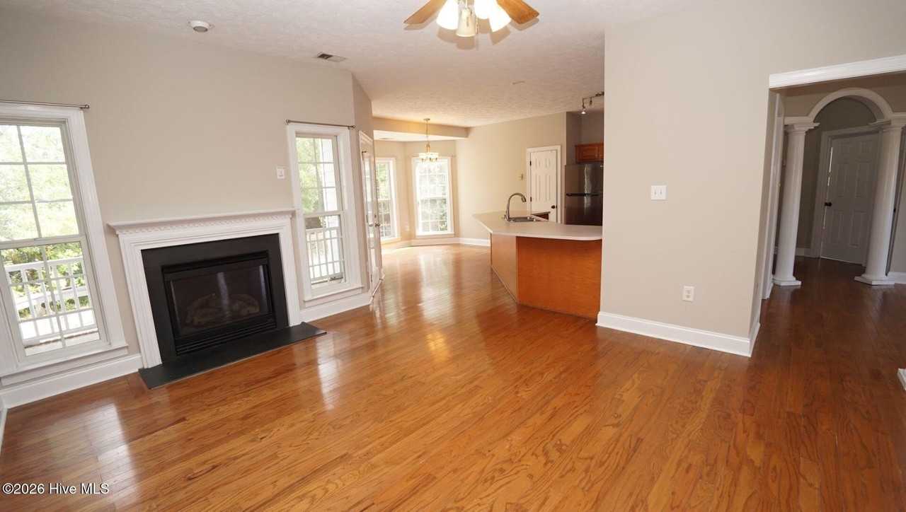 109 Long Leaf Dr - Photo 4 of 40