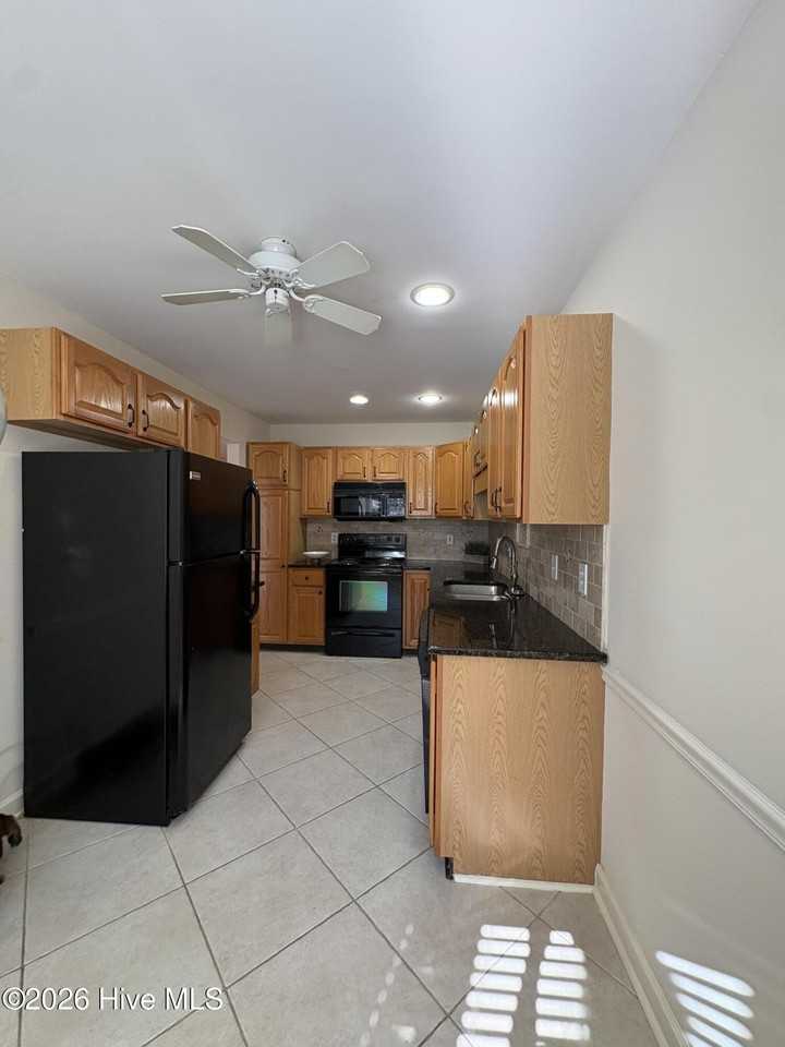 227 N Knoll Rd - Photo 3 of 17