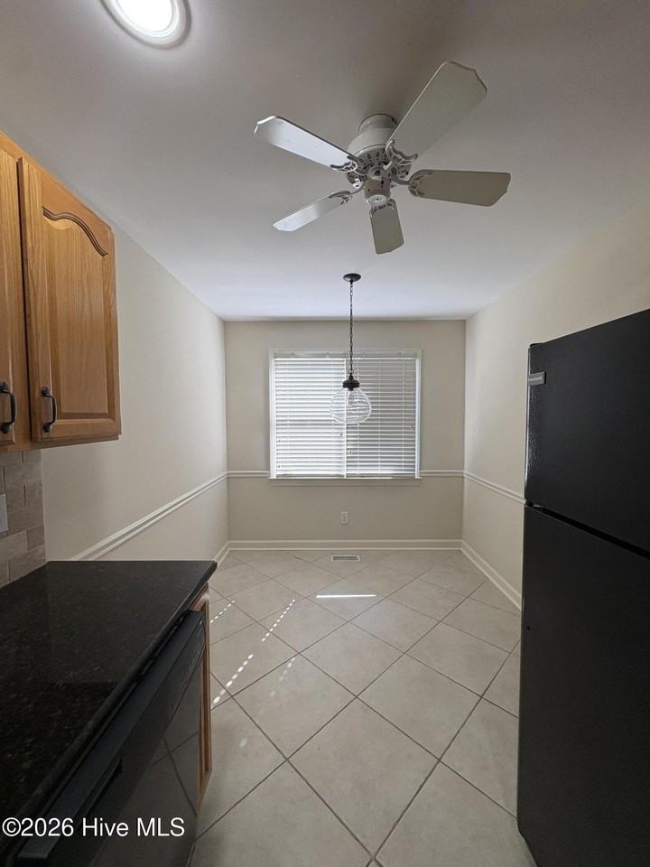227 N Knoll Rd - Photo 4 of 17