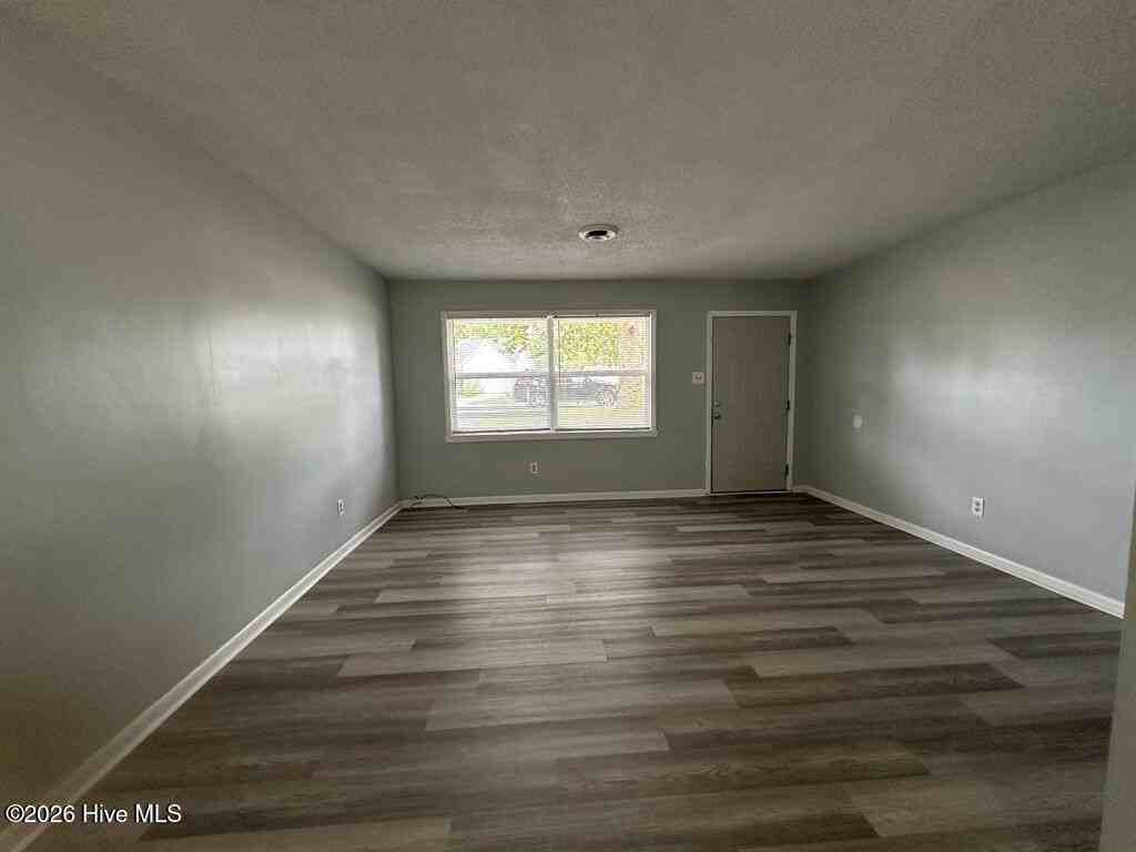 506 Parkway Ct - Photo 2 of 11
