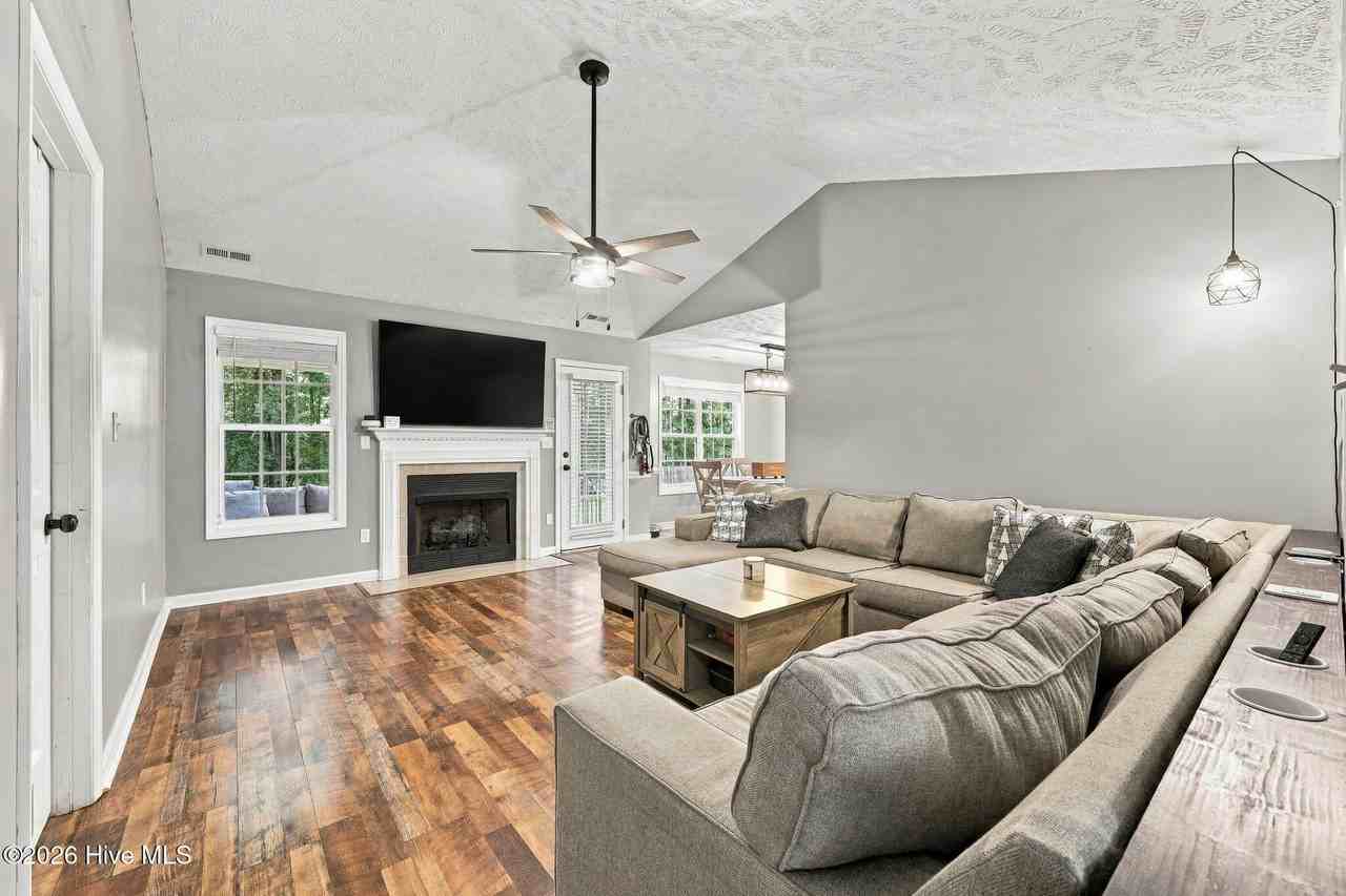 255 Cash Ave - Photo 6 of 40