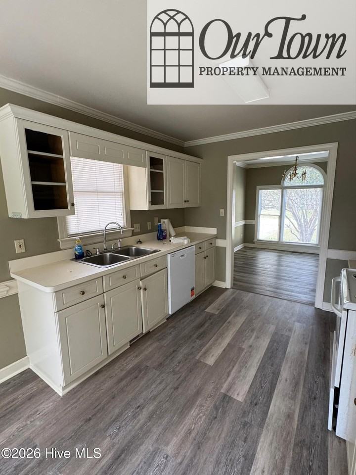 3233 Boyette Dr Sw - Photo 3 of 11