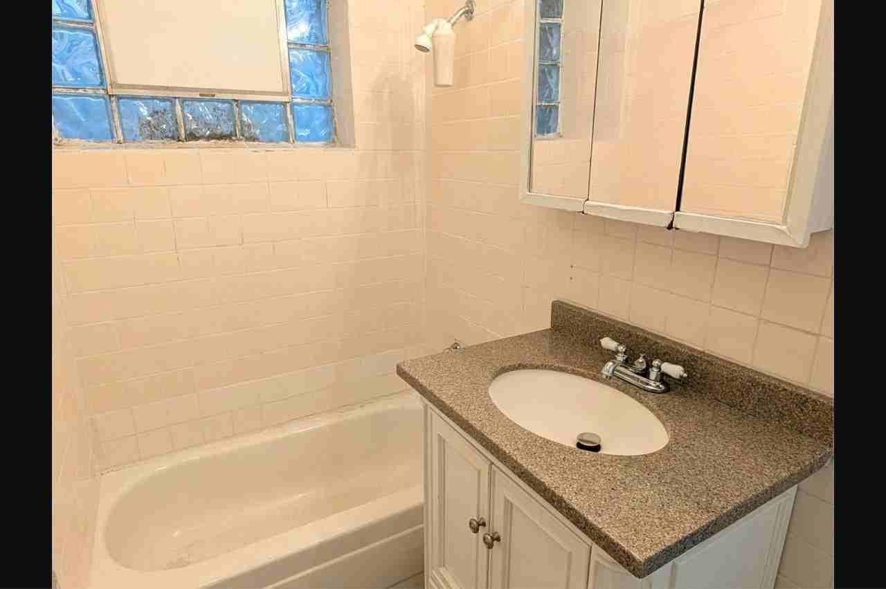 14 West Chestnut Street, Unit 1M - Photo 6 of 10