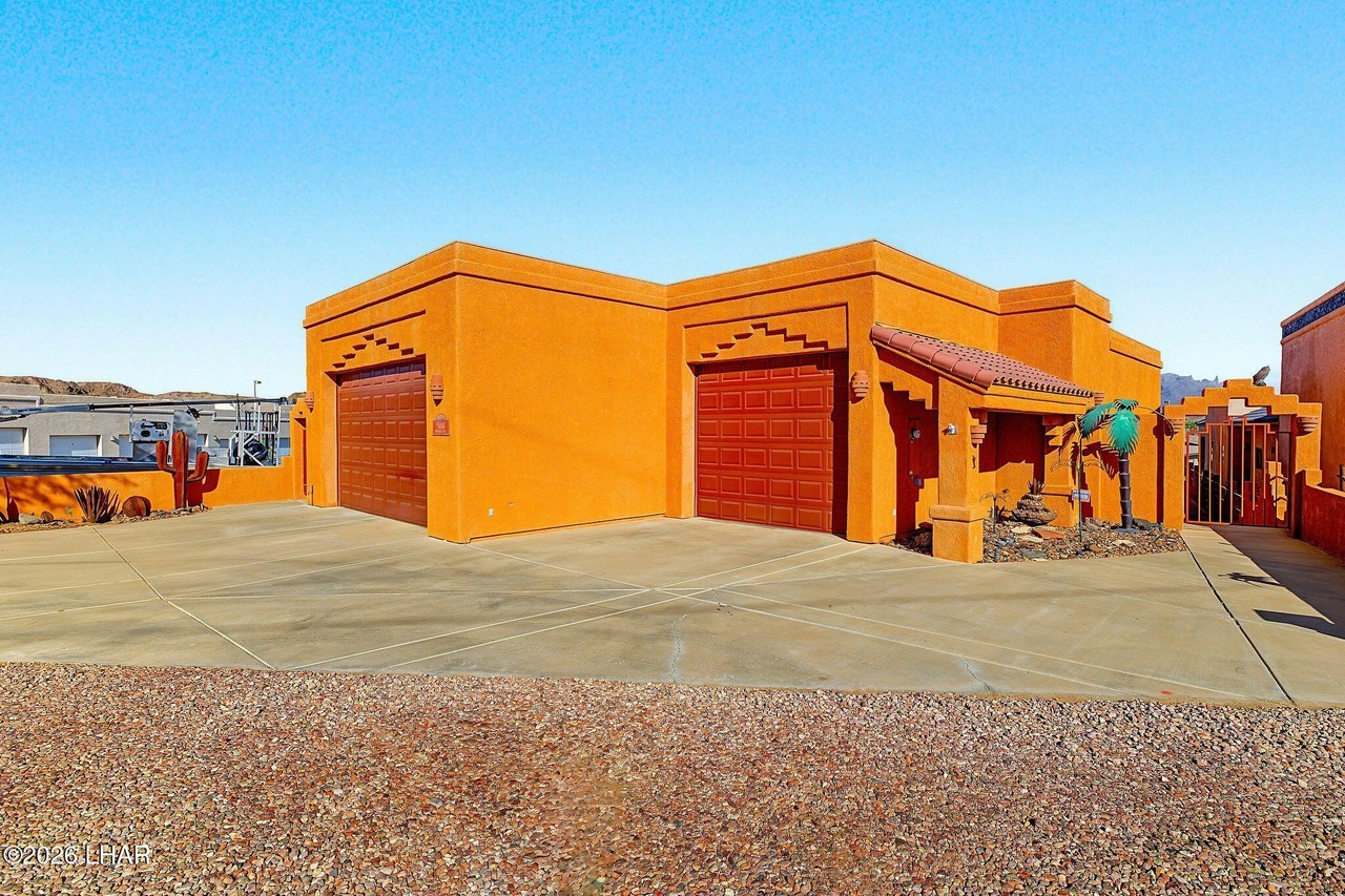 9060 Riverside Dr - Photo 2 of 34