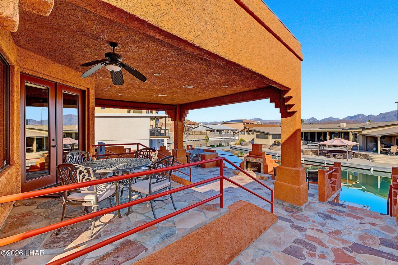 9060 Riverside Dr - Photo 3 of 34