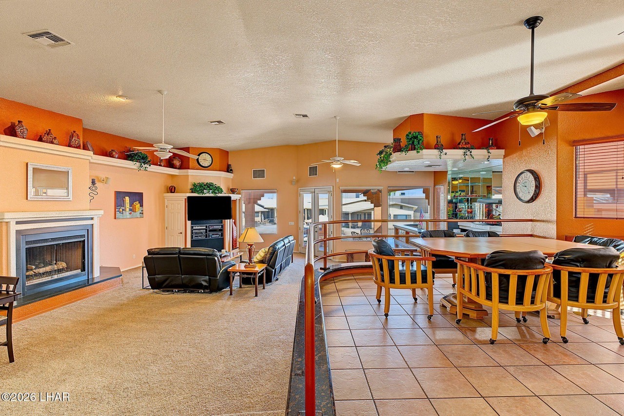 9060 Riverside Dr - Photo 7 of 34