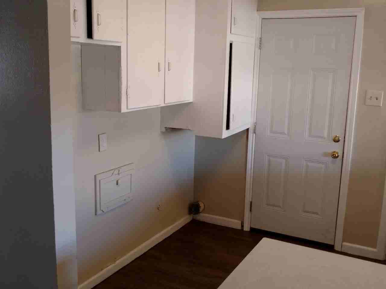 2812 43rd St #6 - Photo 4 of 10
