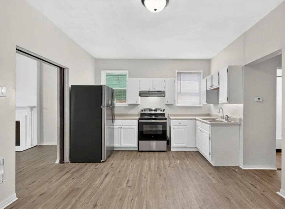 3829 South Compton Avenue, Unit A - Photo 5 of 12