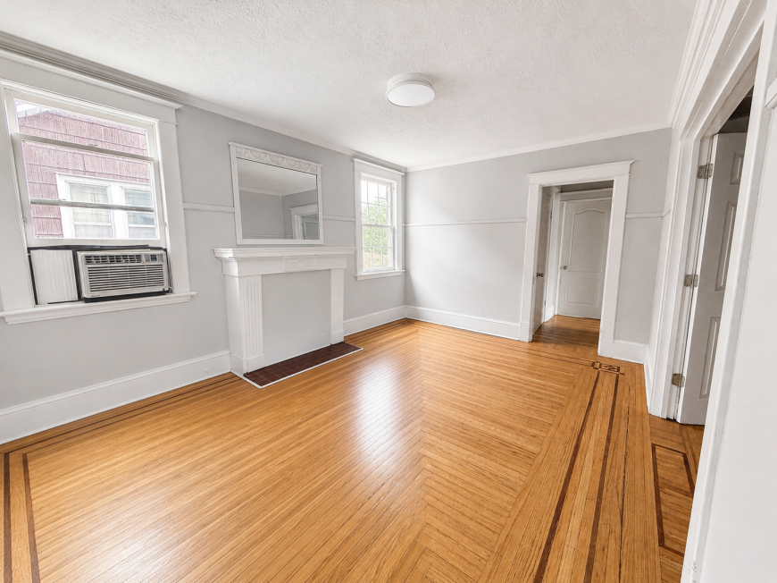 86 Balmoral Ave S - Photo 3 of 10