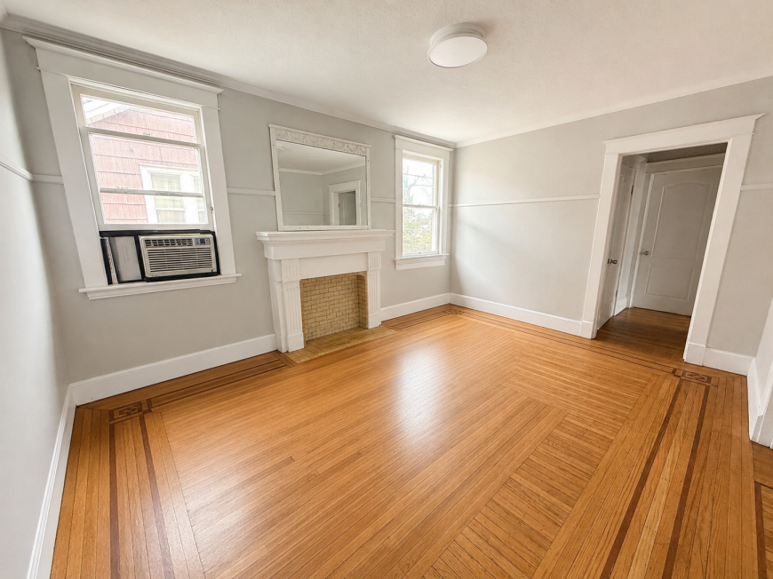 86 Balmoral Ave S - Photo 4 of 10