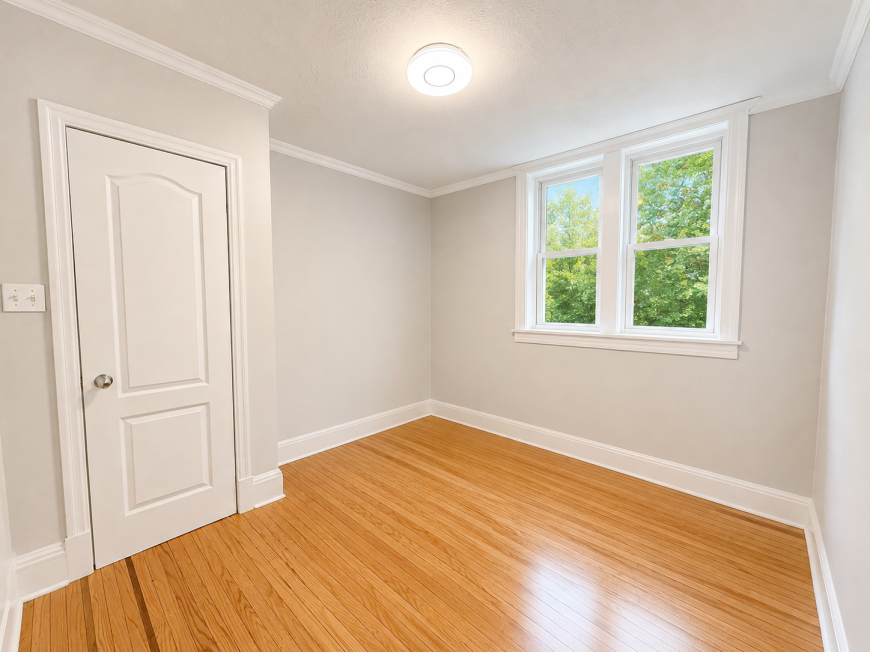 86 Balmoral Ave S - Photo 5 of 10