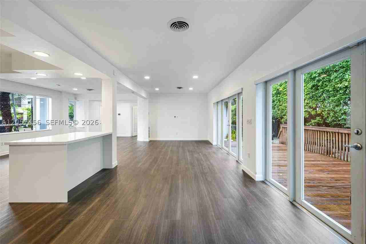 9520 E Broadview Dr - Photo 4 of 27