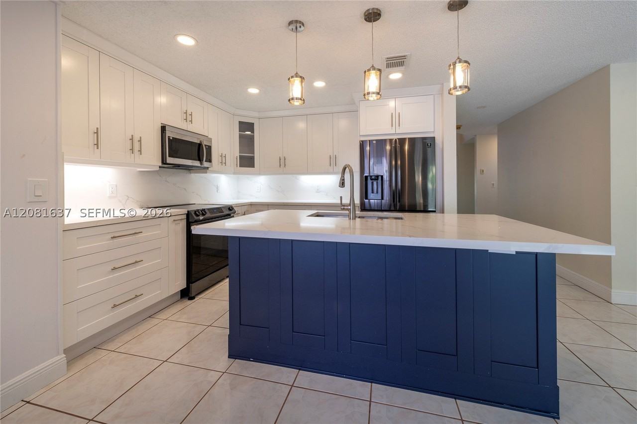 19144 Nw 13th St - Photo 4 of 28