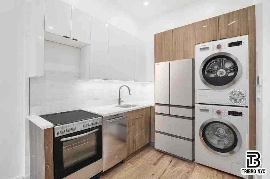 1112 Fulton St - Photo 3 of 6