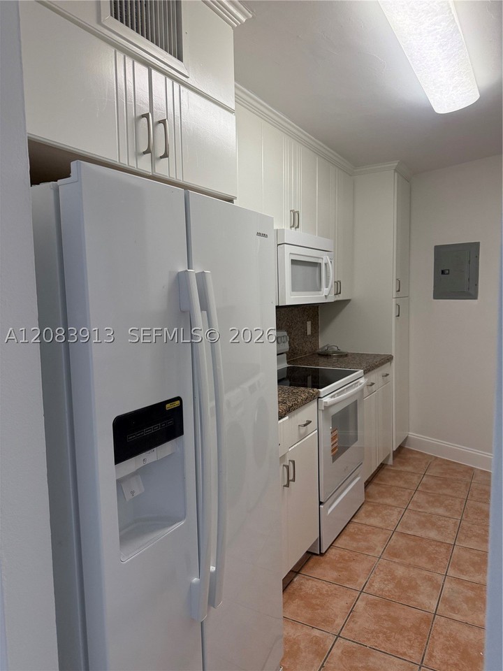 1881 Washington Ave #5B - Photo 4 of 18