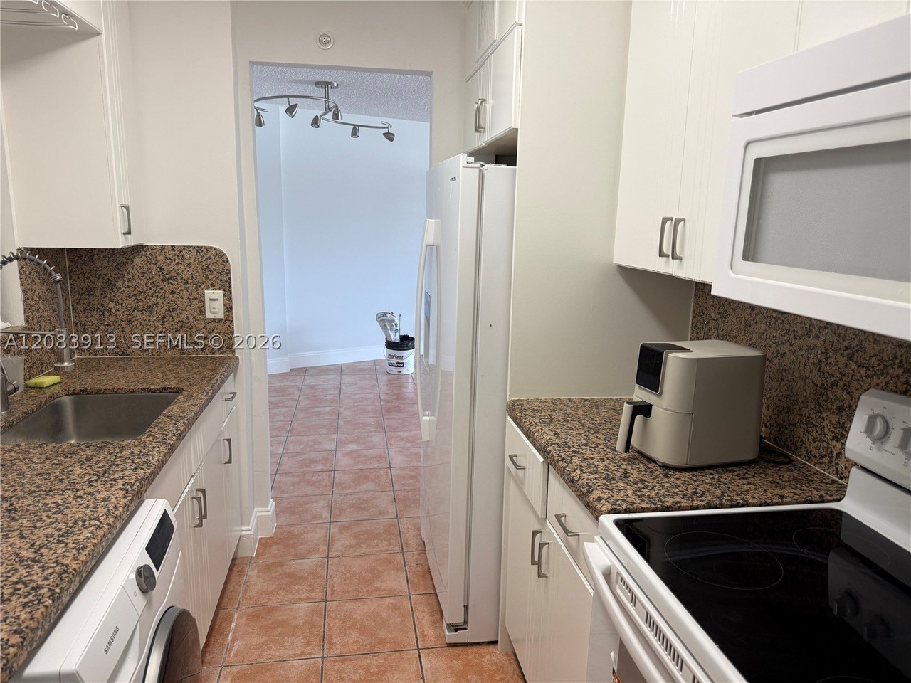 1881 Washington Ave #5B - Photo 6 of 18
