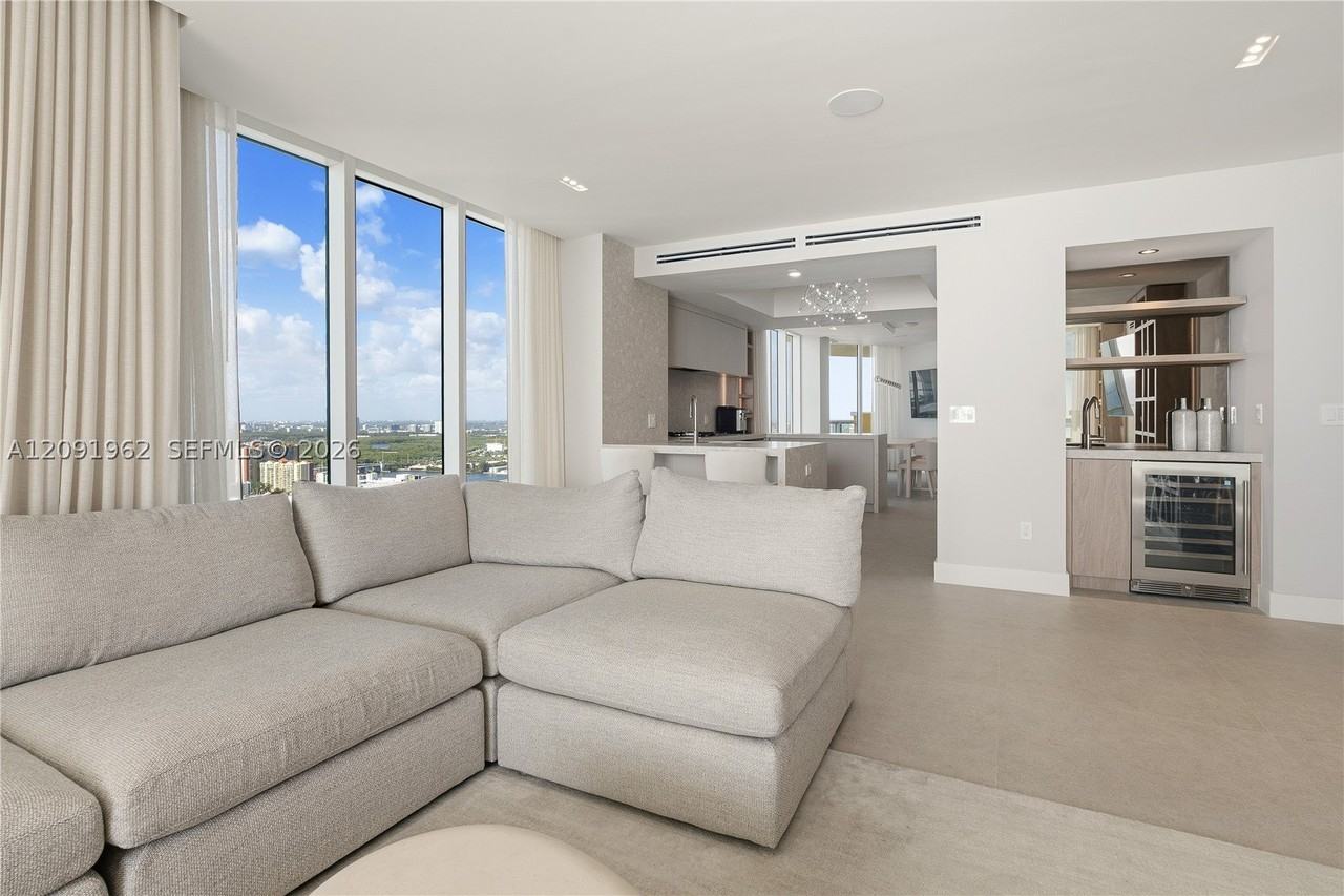 17875 Collins Ave #3906 - Photo 7 of 37