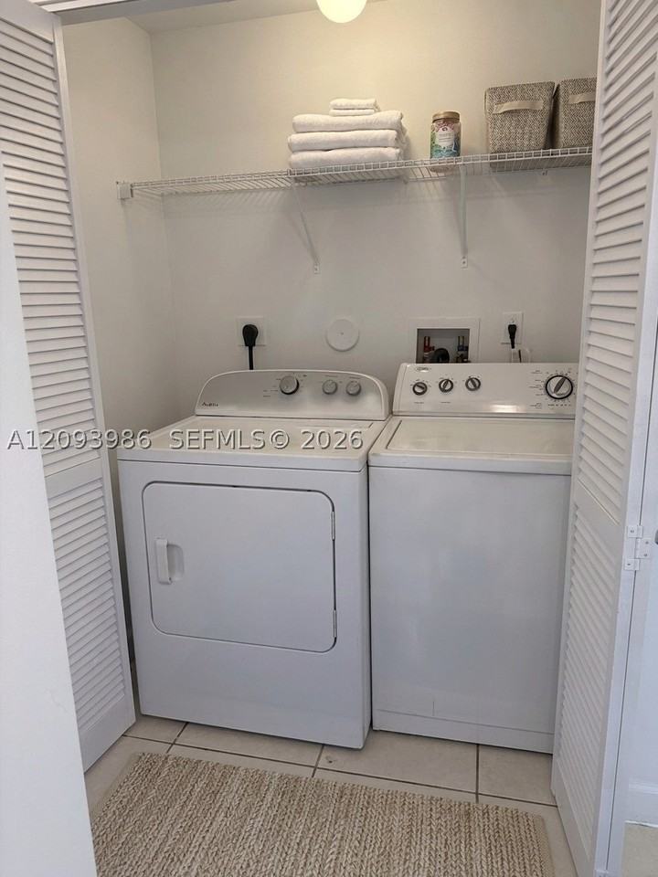 1300 Ne 109th St #303 - Photo 6 of 9