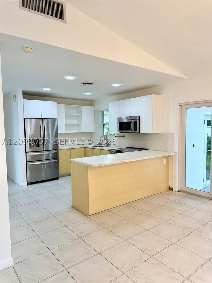 21140 Ne 26th Ave - Photo 2 of 13