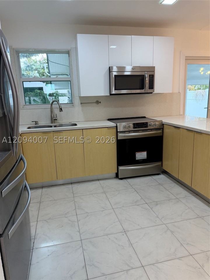 21140 Ne 26th Ave - Photo 5 of 13