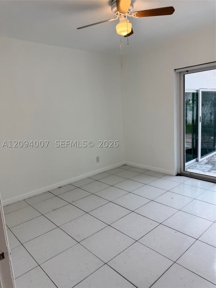 21140 Ne 26th Ave - Photo 7 of 13