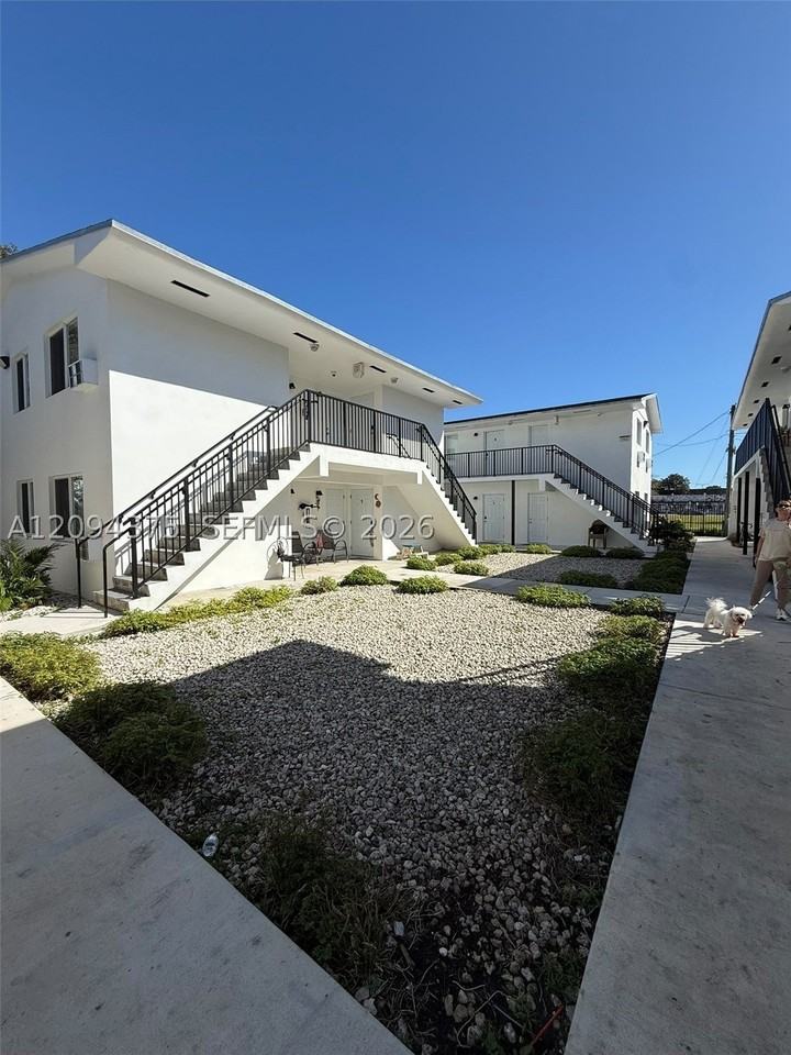 749 Nw 60th St #3 - Photo 4 of 24