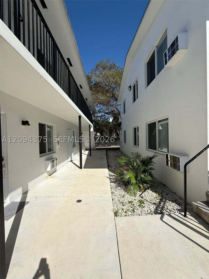 749 Nw 60th St #3 - Photo 5 of 24