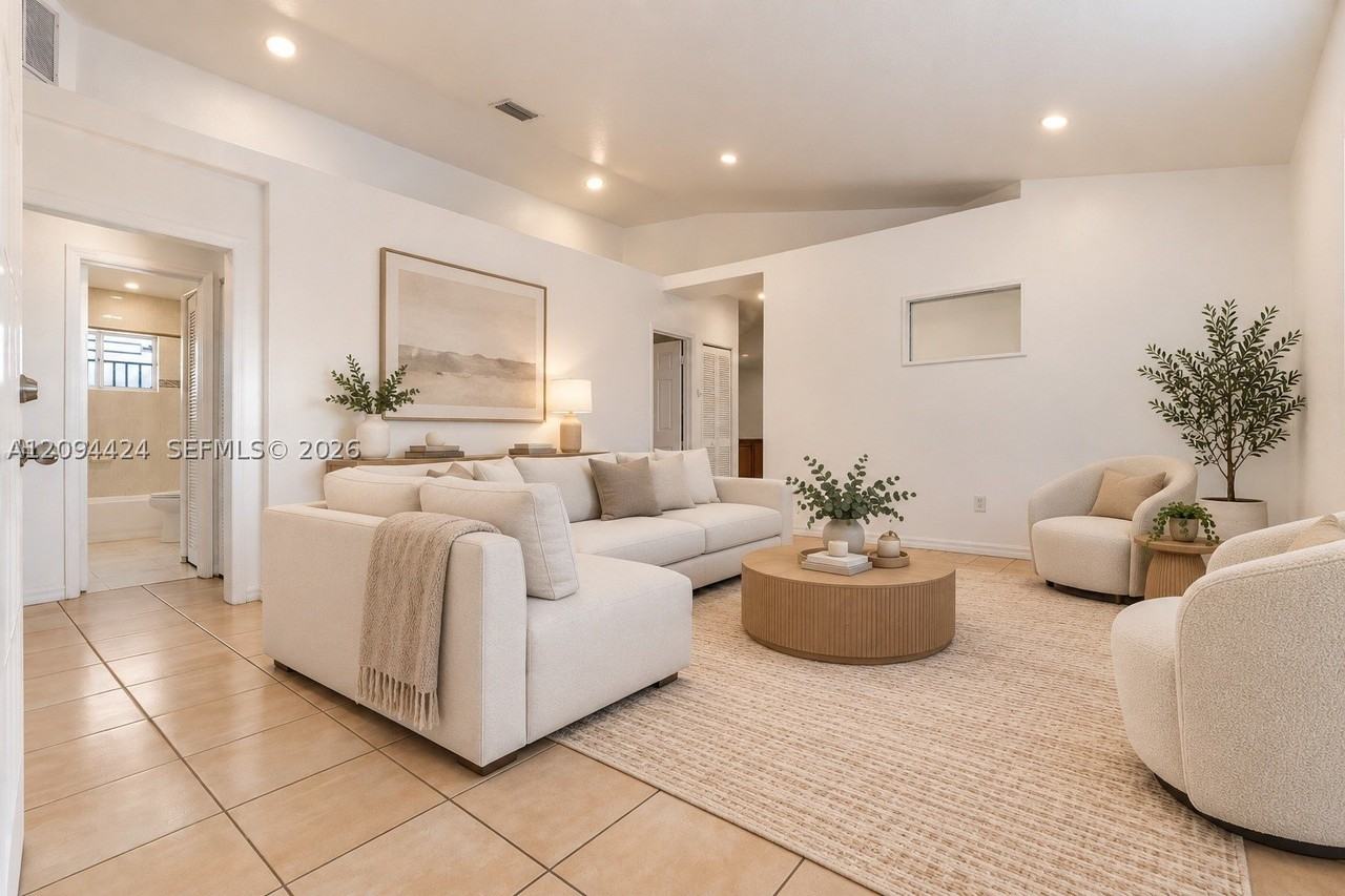 10124 Nw 127th Ter - Photo 7 of 33