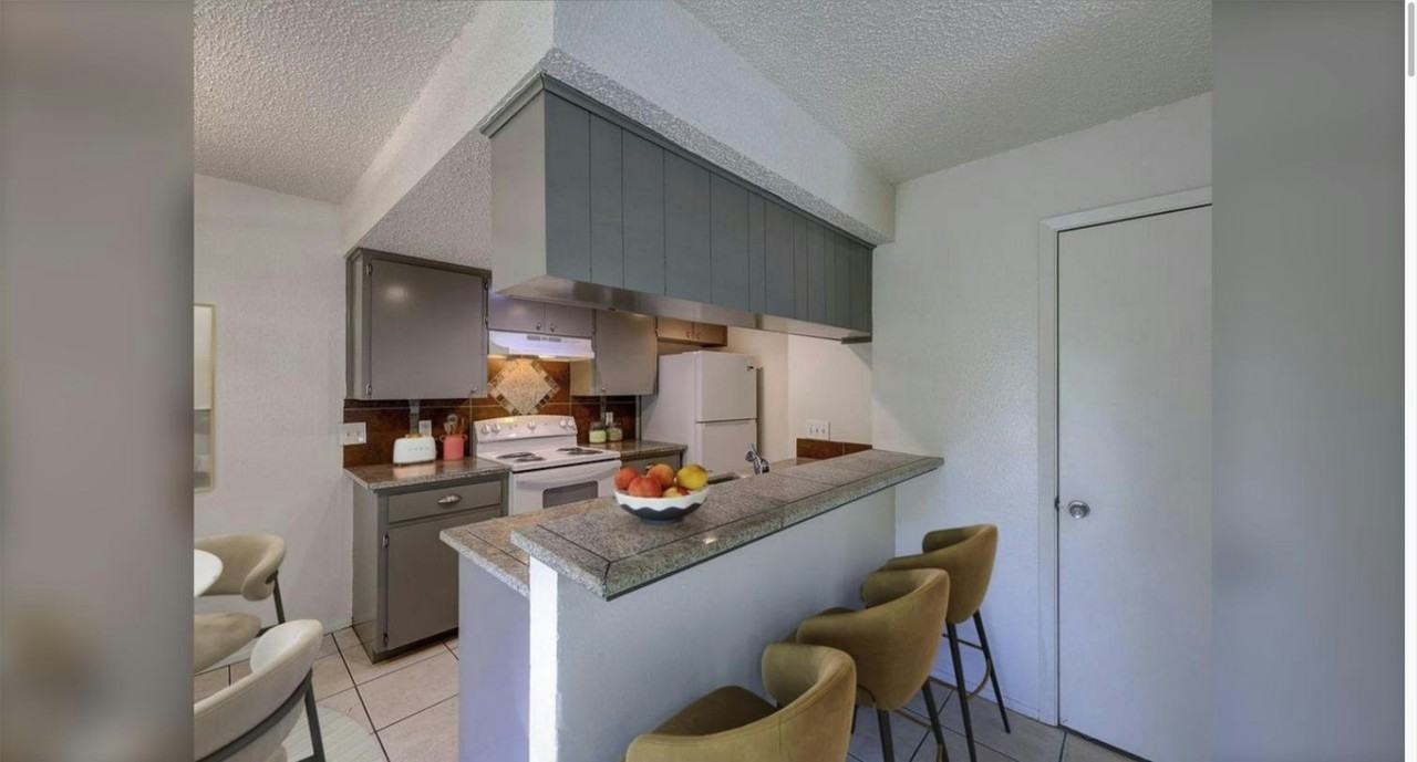 3458 Willowrun Drive, Unit A - Photo 4 of 37