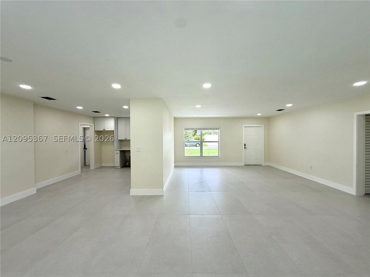 8820 Sw 85th St - Photo 4 of 40