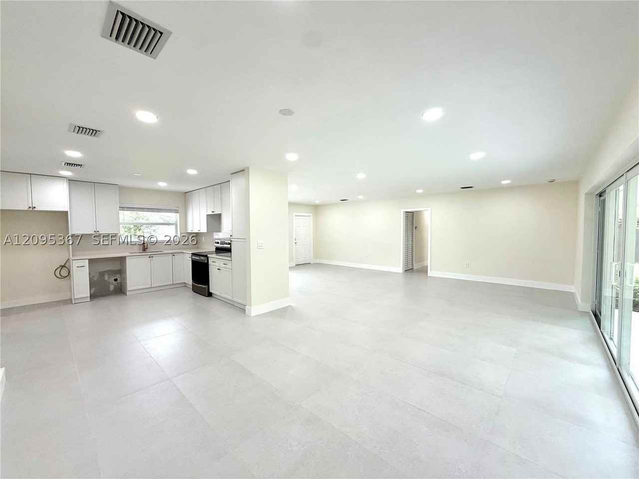 8820 Sw 85th St - Photo 5 of 40