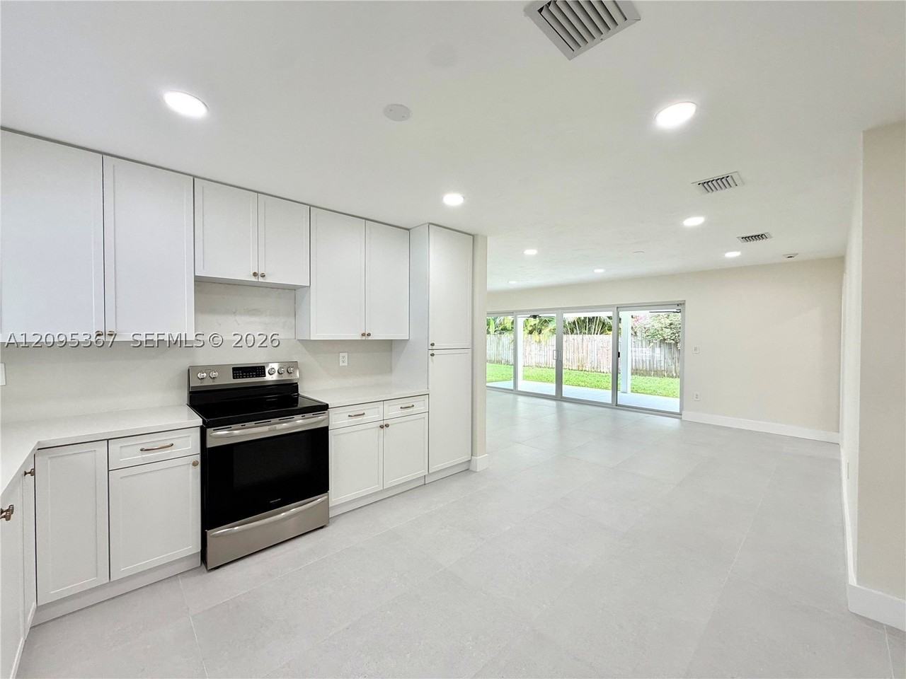 8820 Sw 85th St - Photo 6 of 40