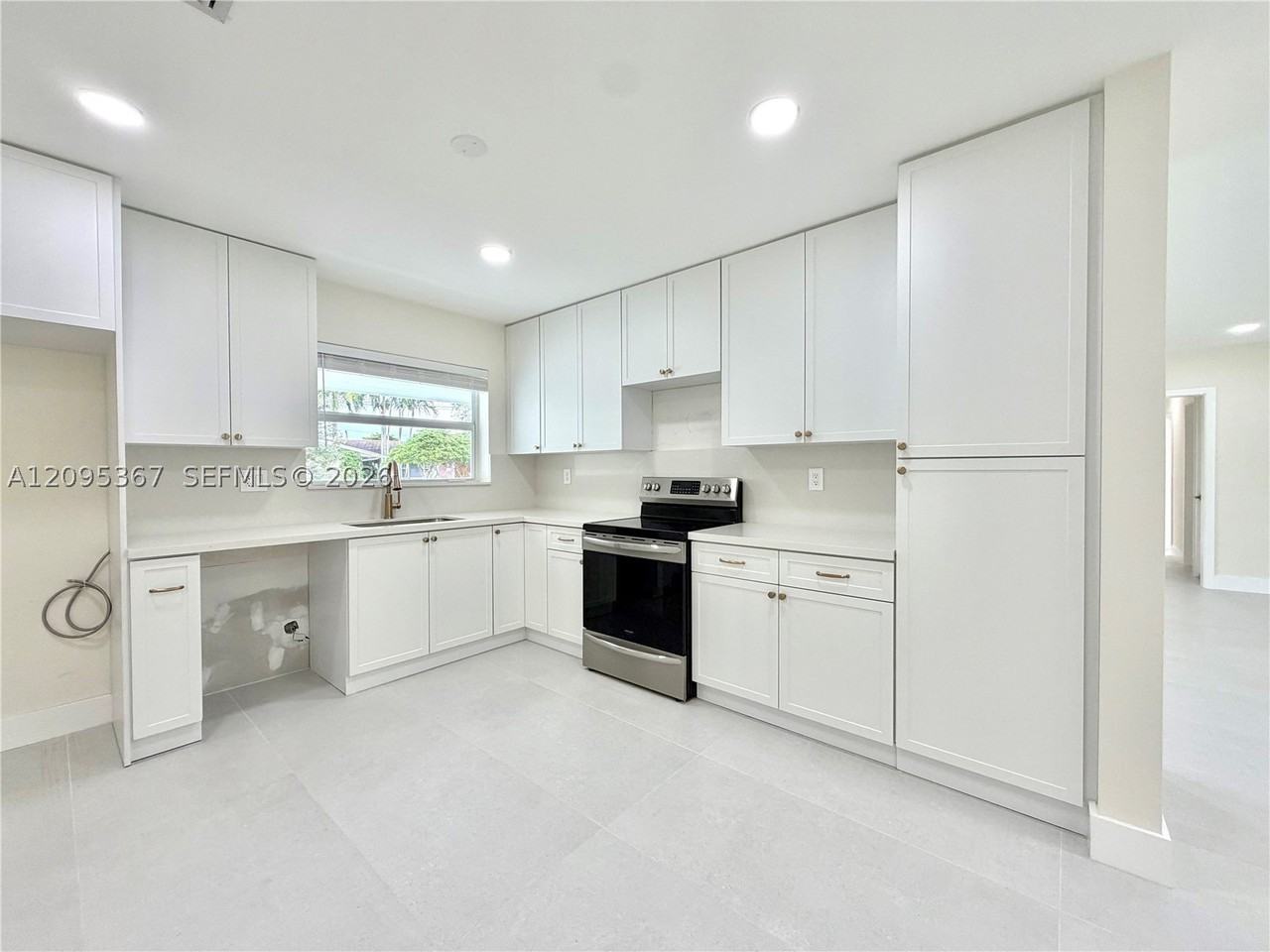 8820 Sw 85th St - Photo 7 of 40