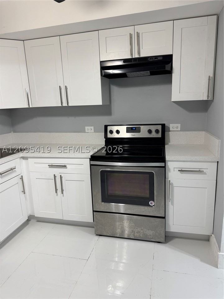 585 Ne 163rd St #1 - Photo 4 of 15
