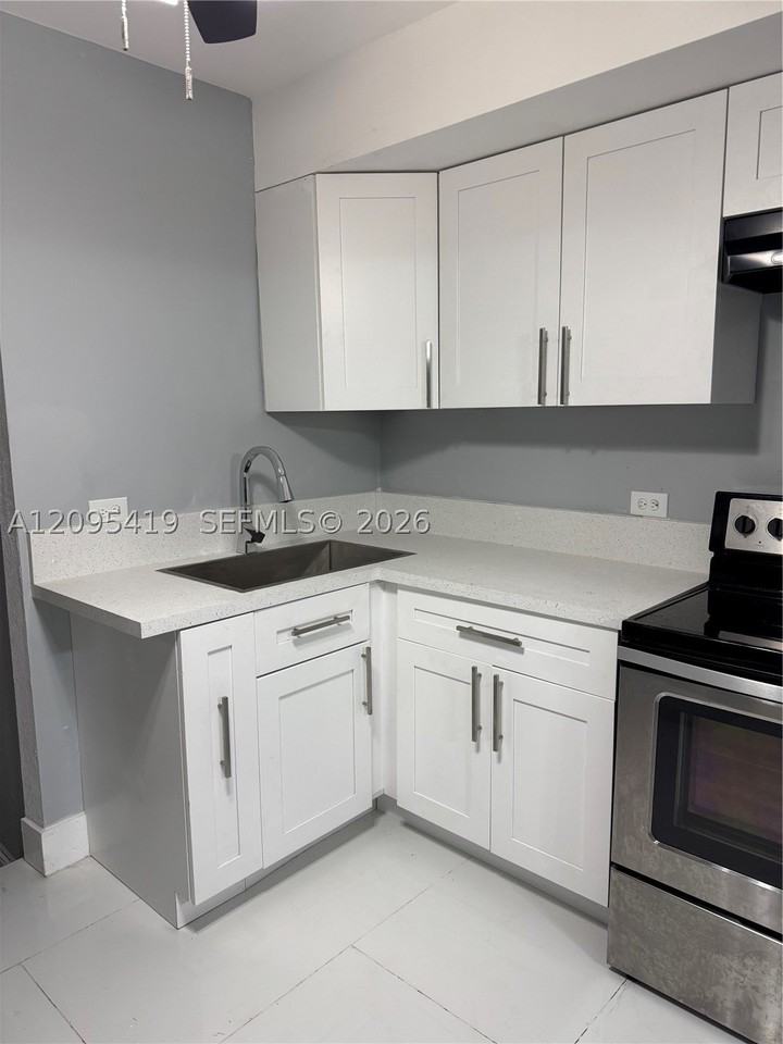 585 Ne 163rd St #1 - Photo 5 of 15
