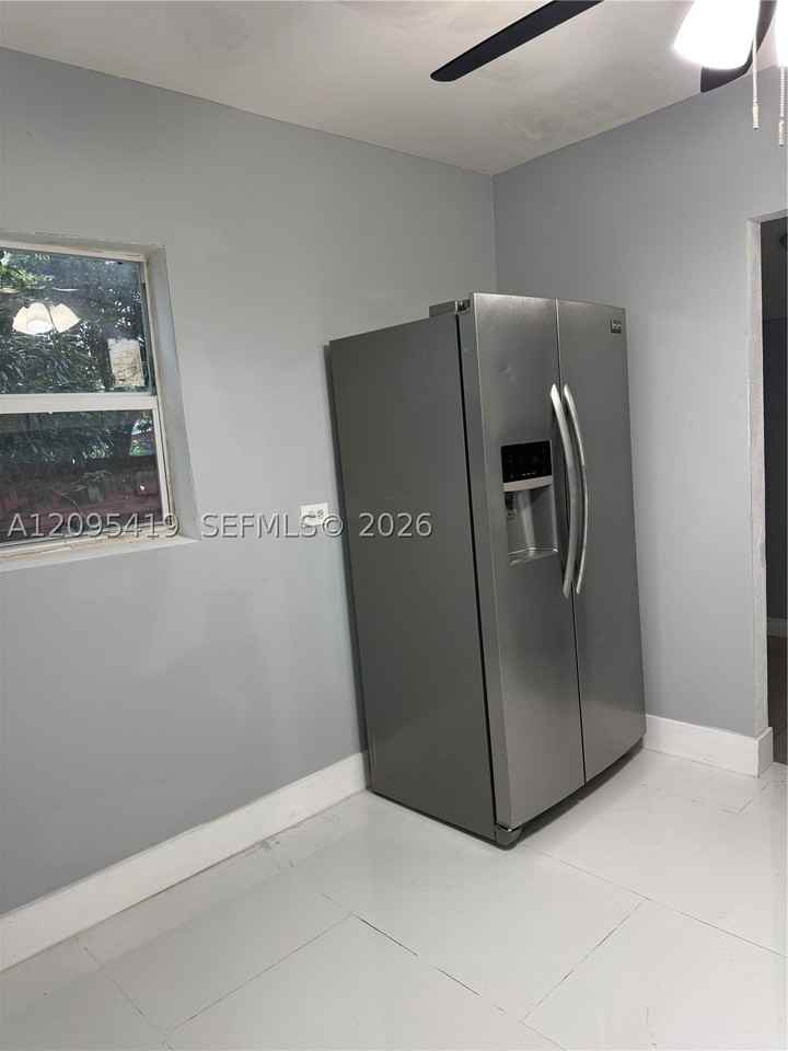 585 Ne 163rd St #1 - Photo 6 of 15