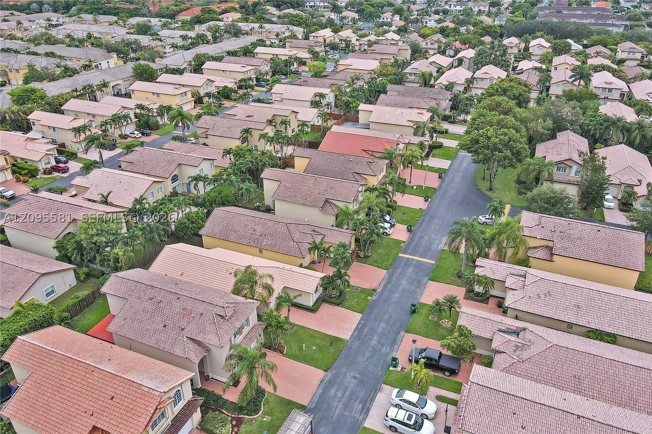 11333 Nw 52nd Ln - Photo 3 of 21
