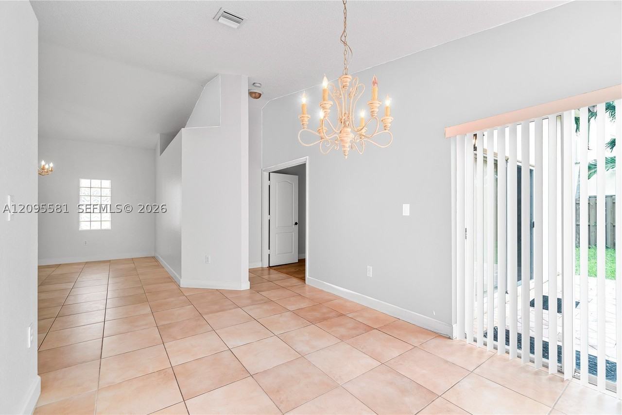 11333 Nw 52nd Ln - Photo 4 of 21