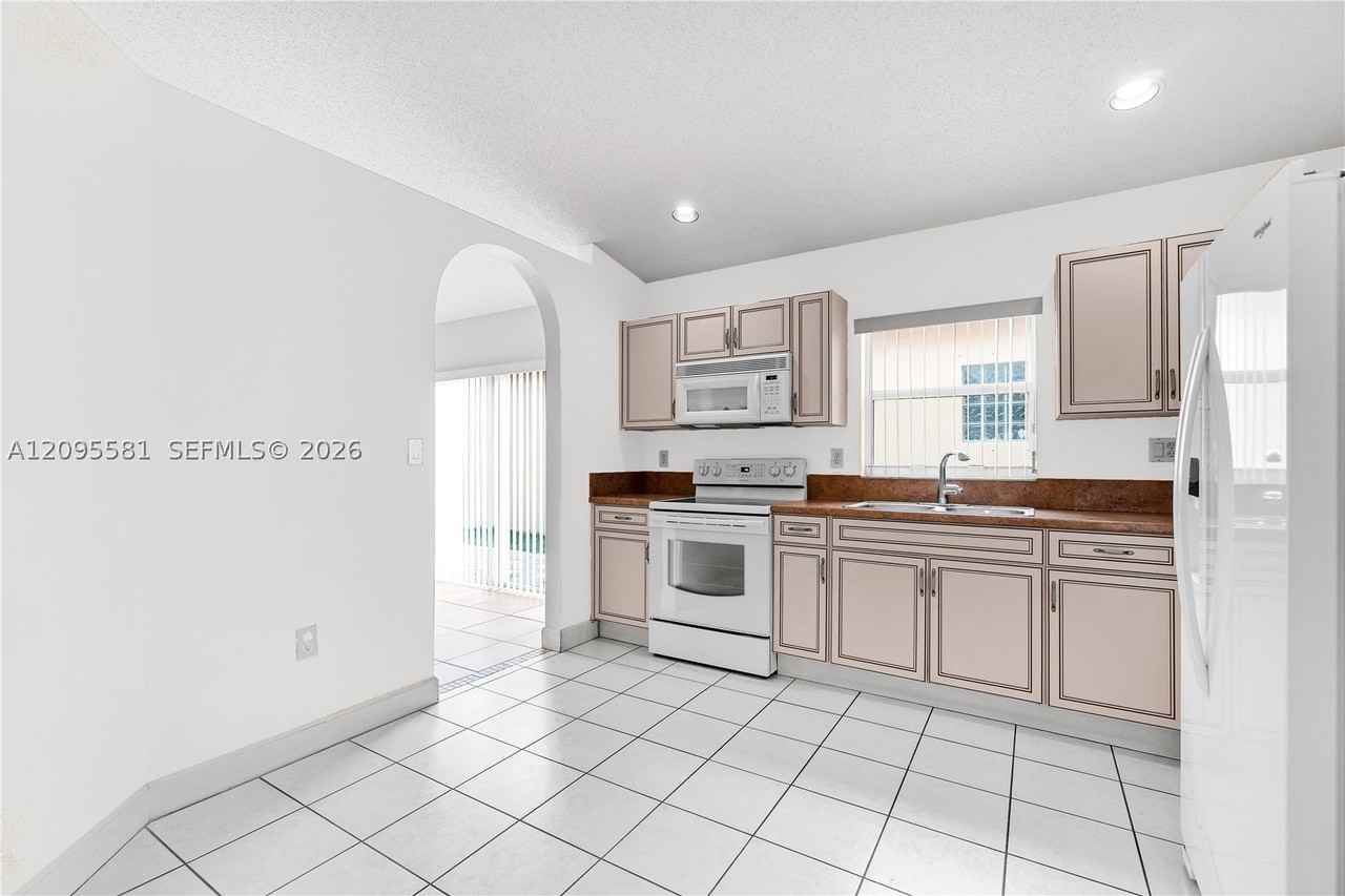 11333 Nw 52nd Ln - Photo 6 of 21