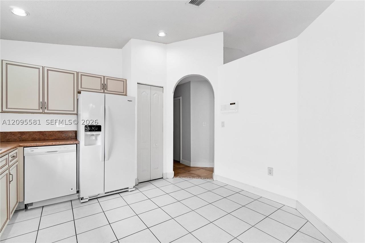 11333 Nw 52nd Ln - Photo 7 of 21
