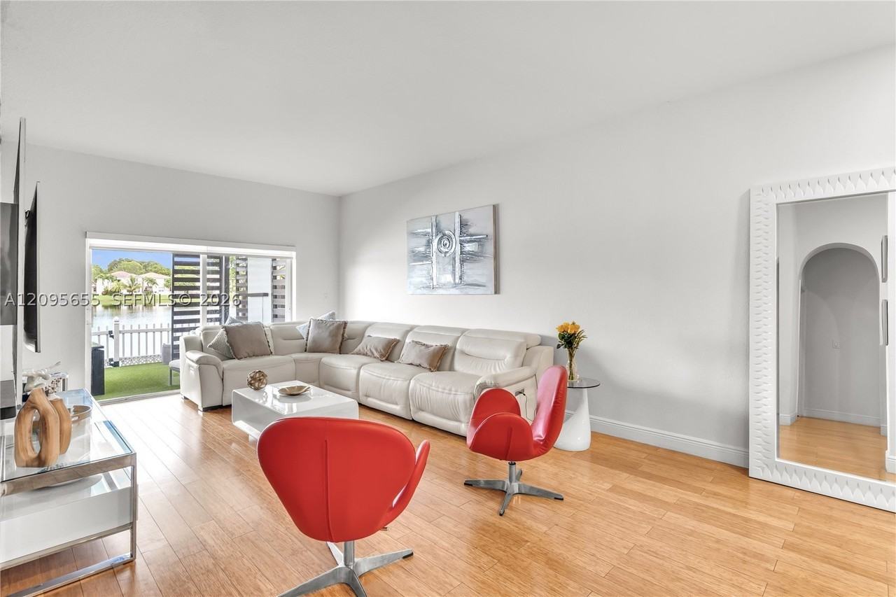 6763 Nw 109th Ave #6763 - Photo 4 of 38