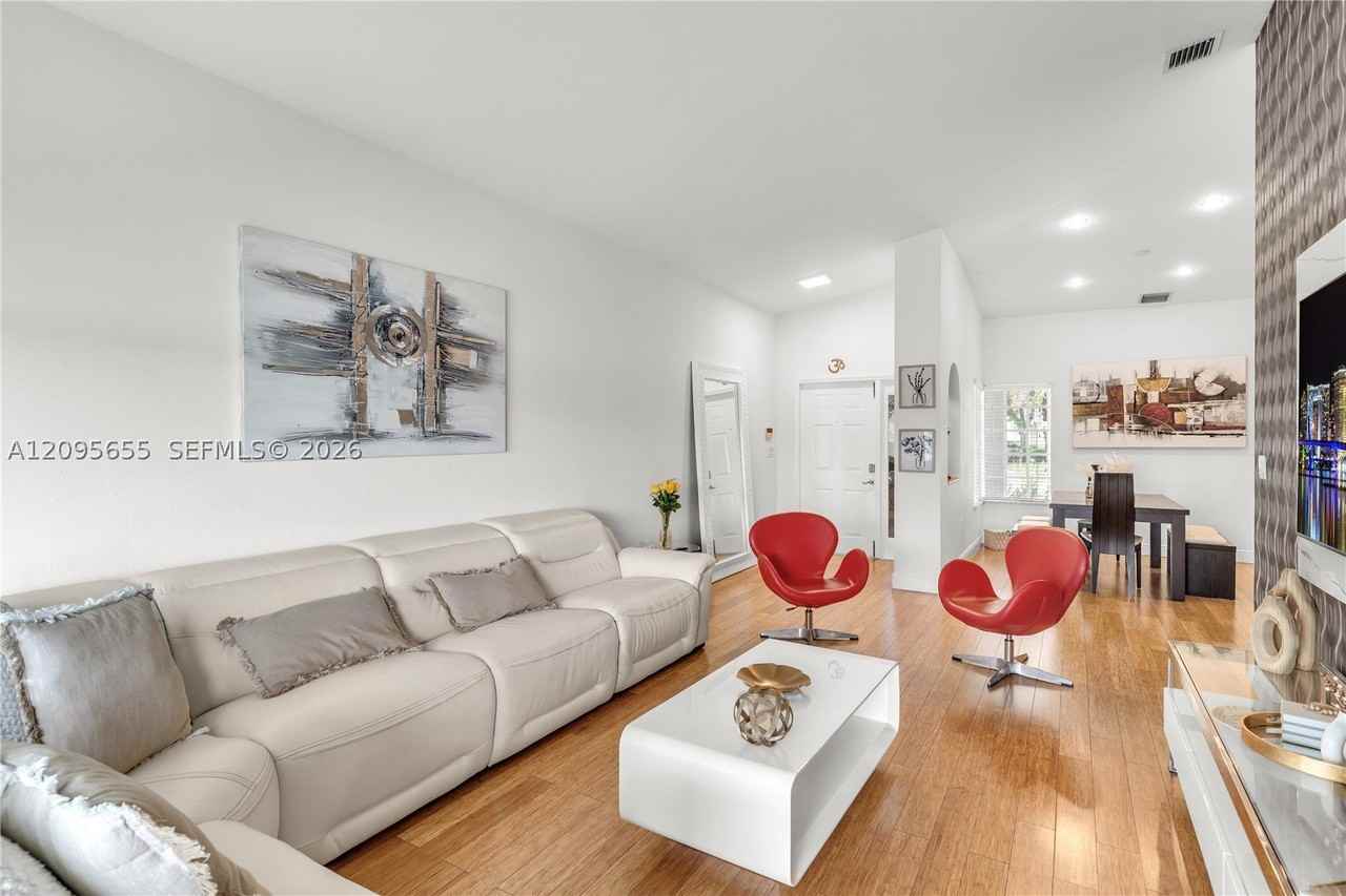 6763 Nw 109th Ave #6763 - Photo 5 of 38